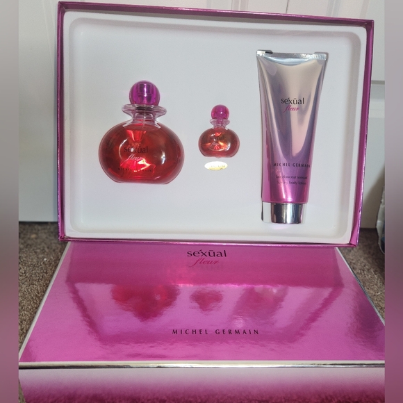Sexual Fleur by Michel Germain Gift Set; 125ml / 4.2 fl.oz EDP + 10ml Parfum - Picture 1 of 10